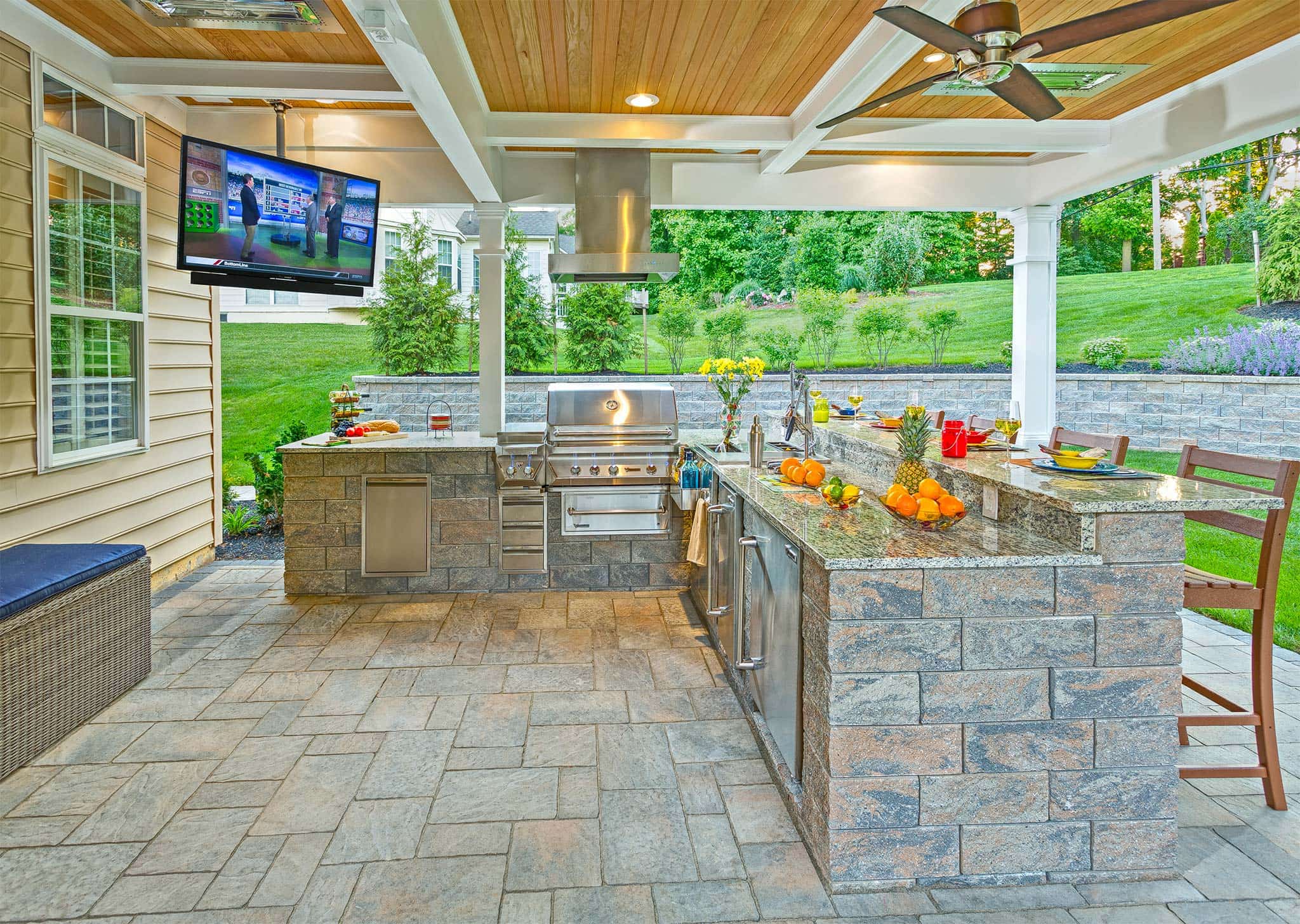Outdoor Rooms - Outdoor Kitchens, Sunrooms, Living Rooms